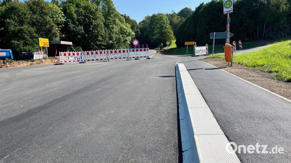 Die Baustelle auf der St2166 ist weiter gezogen: Nun wird ein Abschnitt zwischen Tröglersricht
und Theisseil in Angriff genommen. Bild: Gabi Schönberger