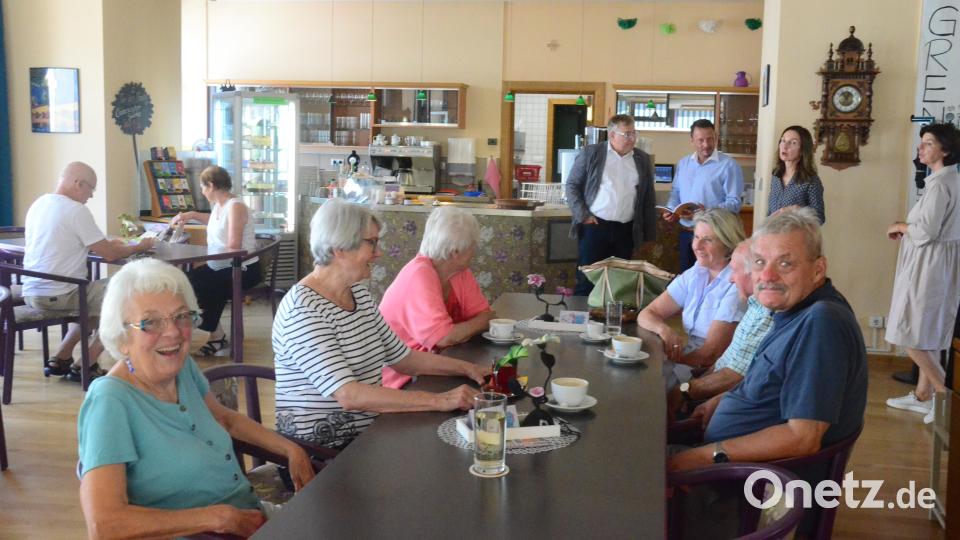 Sozialdezernent Wolfgang Hohlmeier und Leiterin Susanne Meichner suchen einen neuen Pächter für das Café im Maria-Seltmann-Haus. Bild: Kunz