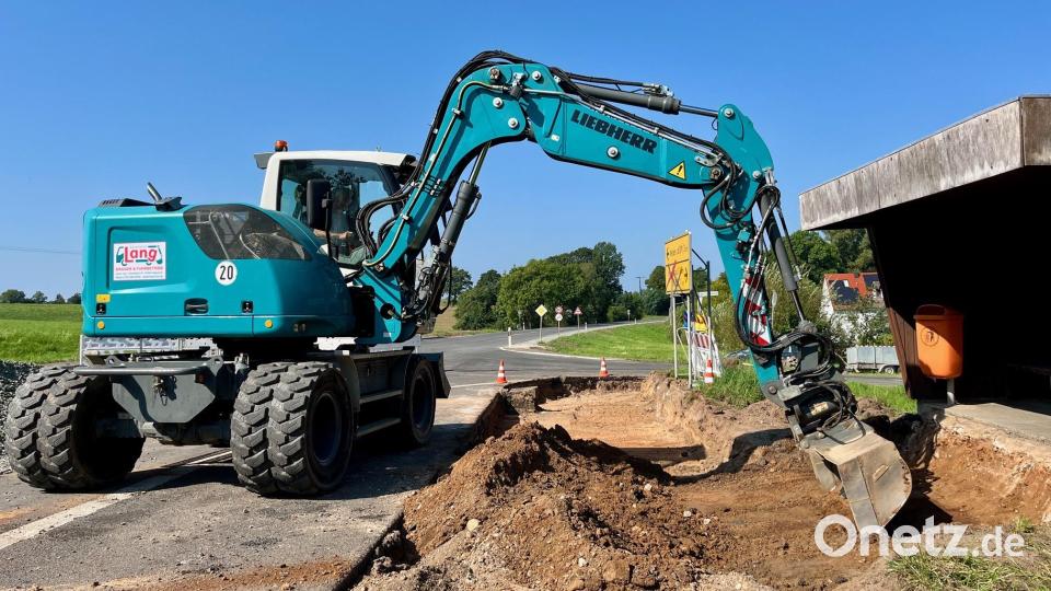 Die Baustelle auf der St2166 ist weiter gezogen: Nun wird ein Abschnitt zwischen Tröglersricht
und Theisseil in Angriff genommen. Bild: Gabi Schönberger