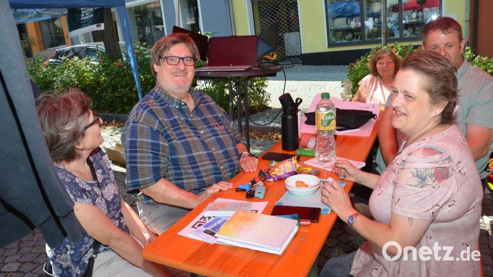 &quot;Raus aus Adipositas&quot; warb diese Gruppe mit Bianca Schön (rechts). Bild: dob