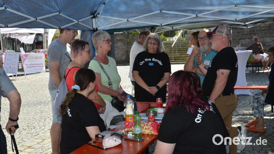 Zwölf Punkte um glücklich und zufrieden zu leben, erhielten Interessierte am Stand &quot;On the Border&quot;, einer Selbsthilfegruppe für Menschen oder deren Angehörige mit Borderline-Persönlichkeitsstörungen. Bild: dob