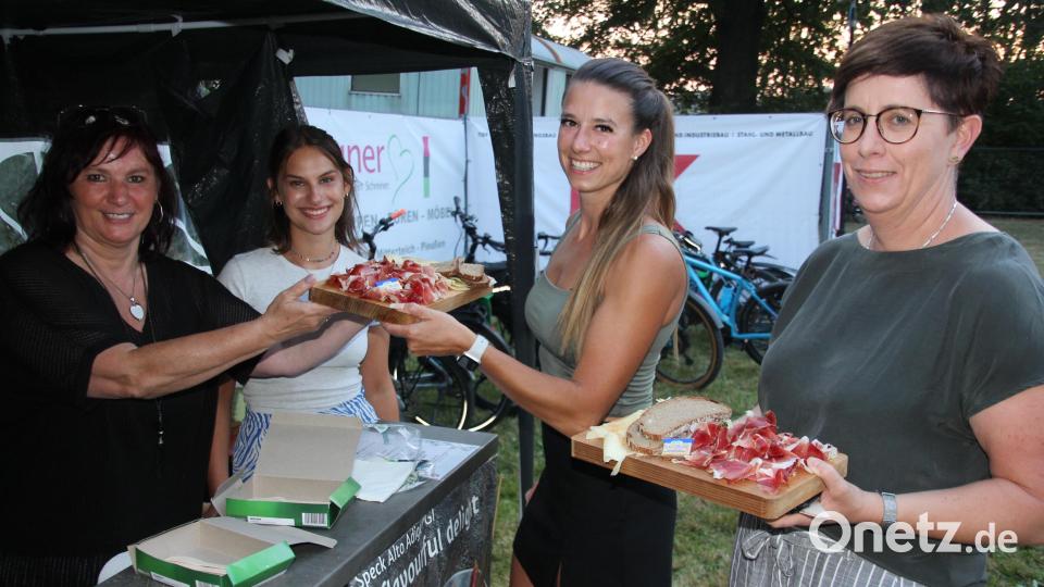 Die Brotzeitplatte, &quot;gespickt mit Südtiroler Speck&quot;, war einer der Renner beim 2. Pleußener Weinfest. Bild: kro