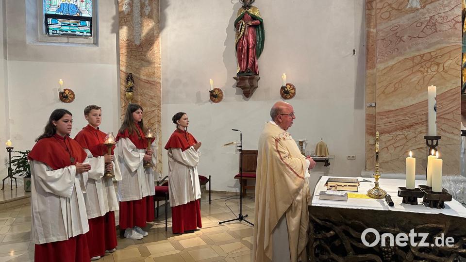 Pfarrer Wilhelm Bauer feiert seinen letzten Gottesdienst als Pfarrer in Tännesberg. Bild: Josef Glas