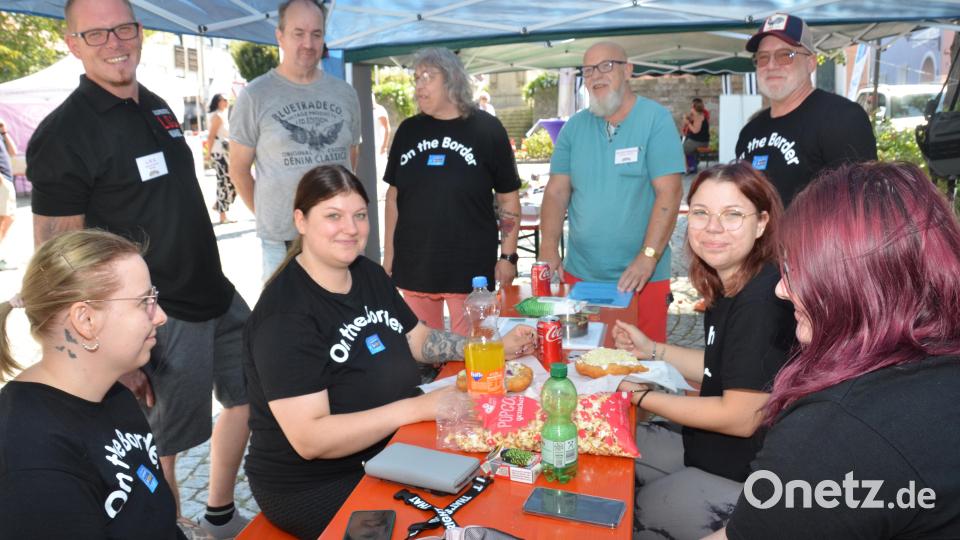 Zwölf Punkte um glücklich und zufrieden zu leben, erhielten Interessierte am Stand &quot;On the Border&quot;, einer Selbsthilfegruppe für Menschen mit Borderline-Persönlichkeitsstörungen. Bild: dob
