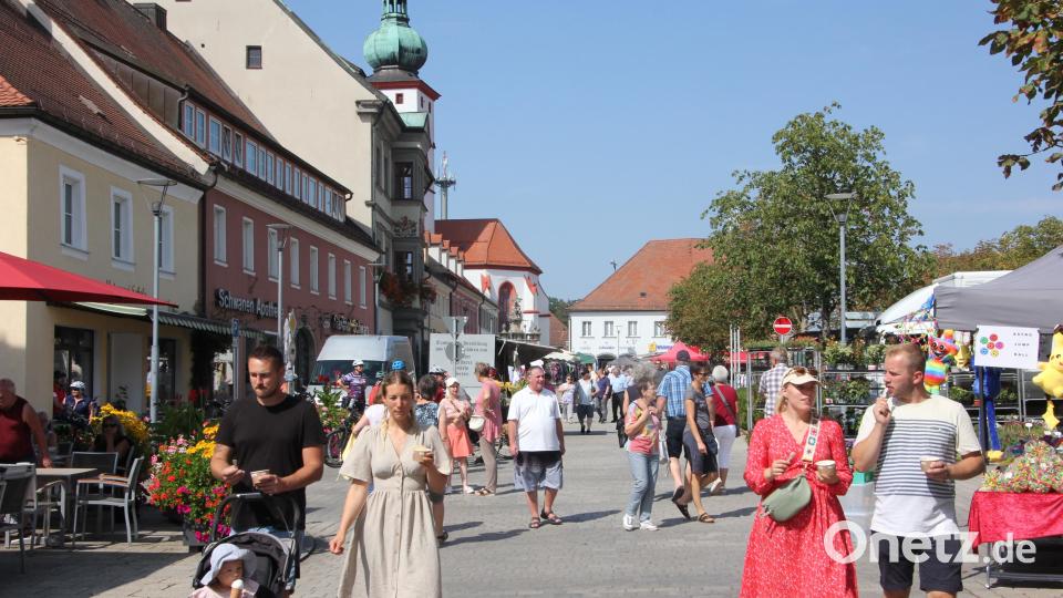 Überschaubar war das Interesse am Tirschenreuther Herbstmarkt, ein Gedränge kam nicht auf. Bild: kro
