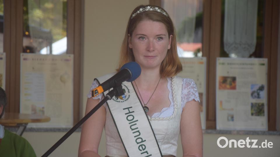 &quot;Seit zwei Jahren schau ich, welche Aussteller zu uns passen, die mit Originalität und Herzblut ihre Sache präsentieren.&quot; (Monika Hirtreiter, Bernhard-Tochter und Holunderkönigin) Bild: fz