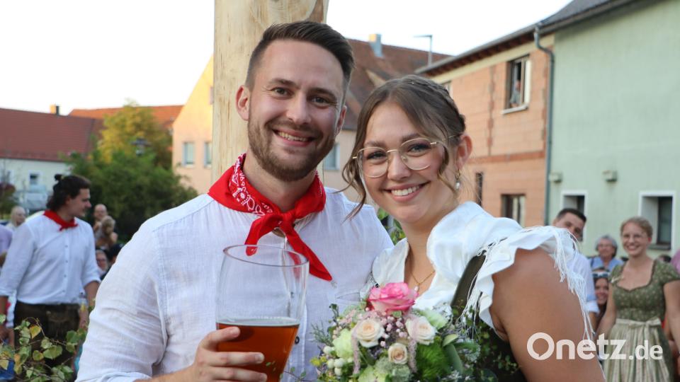 Lorena Tilgen und Lukas Held genießen ihr Glück als Oberkirwapaar. Bild: gru
