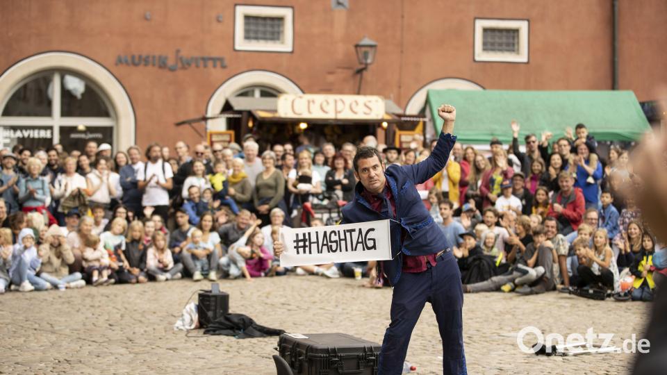 Der Argentinier El Goma, einer der beliebtesten und lustigsten Künstler der vergangenen Jahre, kommt 2024 mit seiner neuen Show &quot;Wonderland&quot;. Bild: Hubert Lankes/exb