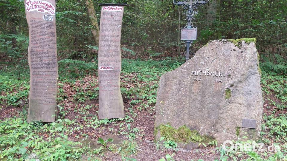 Am Holzschlacht-Denkmal in Fuchsmühl gibt es am Tag des offenen Denkmals regelmäßig Führungen zum historischen Geschehen. Bild: Wolfgang Braun