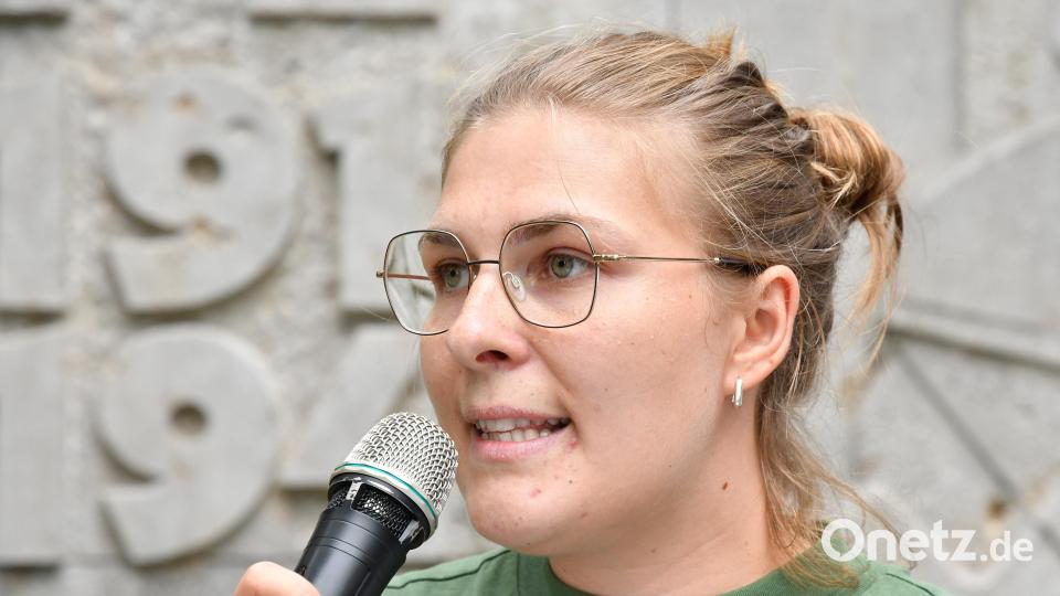 &quot;Angriffe auf Menschen mit anderer Herkunft oder anderem Glauben häufen sich, aber auch Übergriffe auf Gewerkschafterinnen und Gewerkschafter.&quot; (Gewerkschaftssekretärin Katrin Wieser) Bild: Petra Hartl