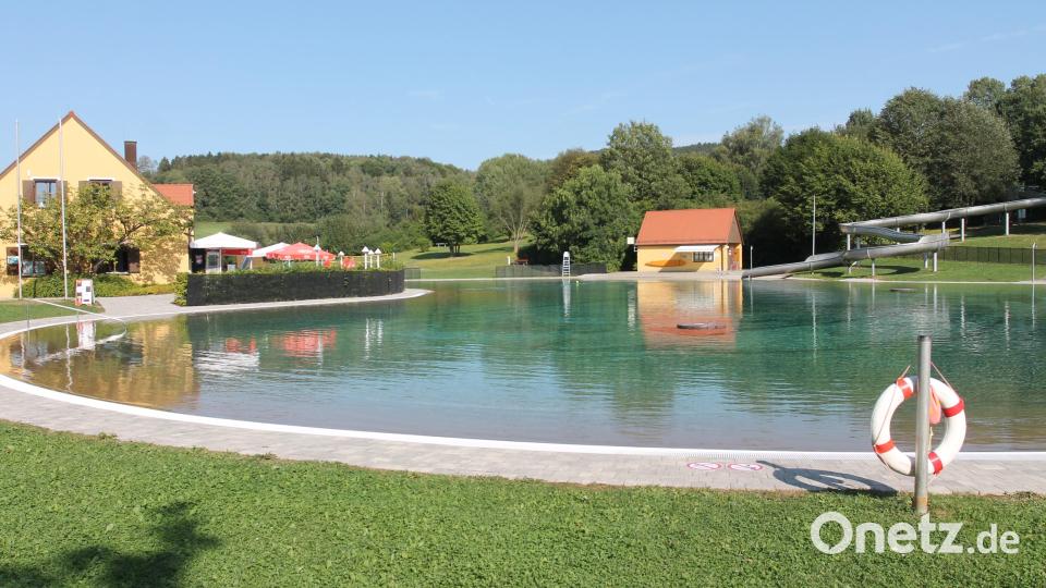 Wer Ruhe sucht, findet sie am Vormittag: Erfahrungsgemäß ist morgens in der Freizeitanlage noch nicht allzu viel los, wie hier am Freitag. Die Gäste strömen aber am Nachmittag nach Waidhaus und genießen Badespaß pur. Bild: pi