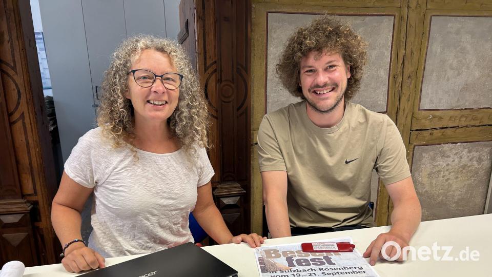 Pro Su-Ro-Geschäftsführerin Yvonne Rösel und Vorsitzender Christof Ottmann freuen sich schon auf das Besenfest in Sulzbach-Rosenberg. Dafür haben sie sich auch eine besondere Aktion ausgedacht. Bild: Andreas Royer