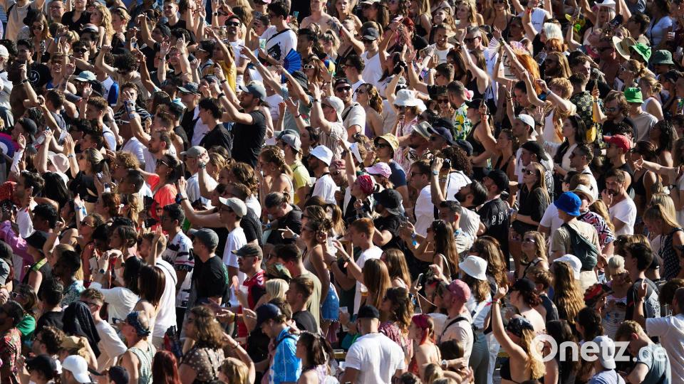 Die Temperaturen lagen zum Auftakt des Festivals bei mehr als 30 Grad. Bild: Joerg Carstensen/dpa