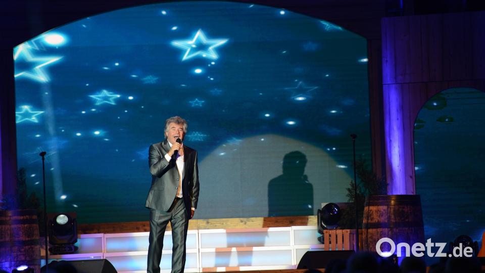 Andy Borg bei seinem Auftritt in Nabburg unter dem Motto "Schlager &amp; Spaß". Beides bekommen die Besucher. Bild: bey