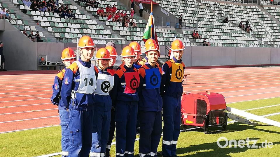 Die Tirschenreuther Jugendfeuerwehr gewann beim Bundesentscheid in Dresden zum dritten Mal einen deutschen Vizemeistertitel. Bild: Feuerwehr Tirschenreuth/exb