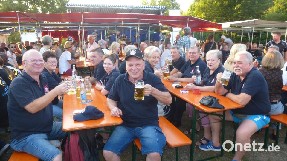 In Feierlaune präsentierte sich der FC-Bayern-Fanclub Weiherhammer. Bild: bk