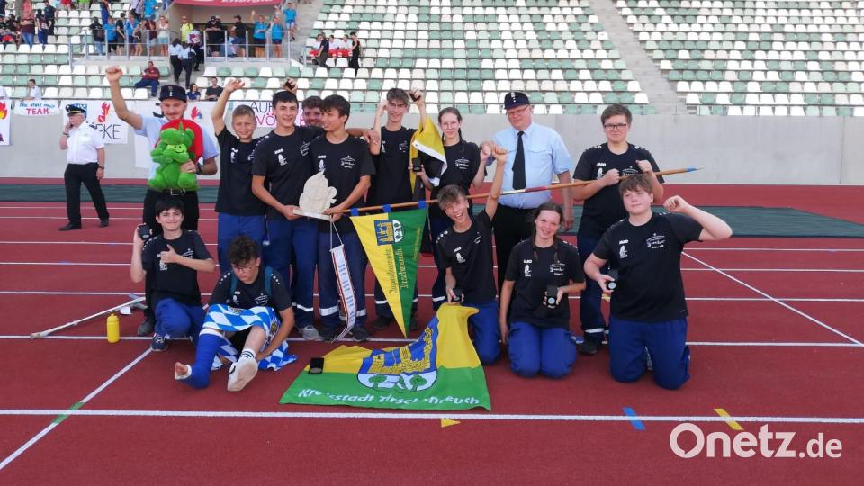 Die Tirschenreuther Jugendfeuerwehr gewann beim Bundesentscheid in Dresden zum dritten Mal einen deutschen Vizemeistertitel. Bild: Feuerwehr Tirschenreuth/exb