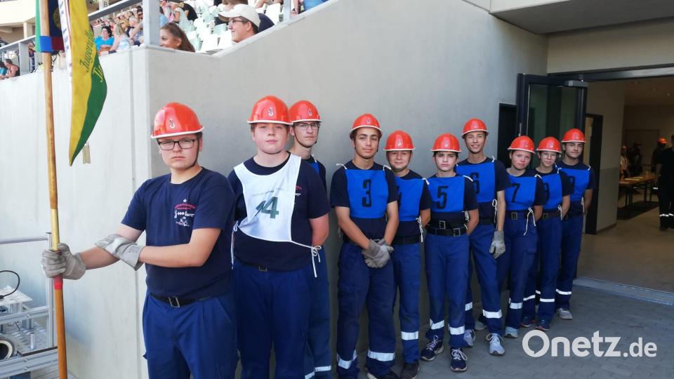 Die Tirschenreuther Truppe vor den Katakomben des Stadions. Bild: kro