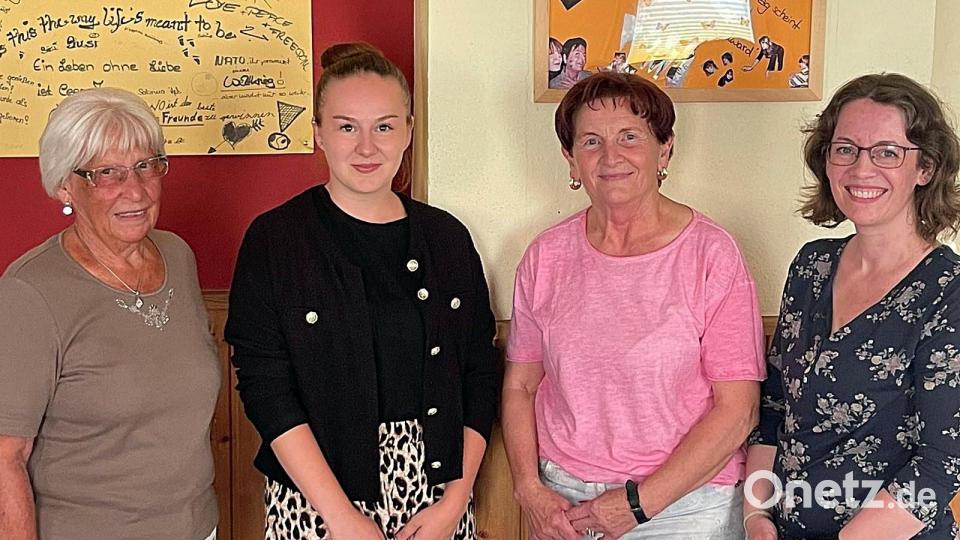Sie hielten bis zum Schluss durch und lösten den Verein mit auf: Sieglinde Rehm (Revisorin), Christina Kulikov (Erzieherin im Kinderhort und Betreuerin), Theresia Matejka (Kassiererin und Organisatorin) und Corinna Schlosser (Revisorin, von links). Bild: Daniel Härtl