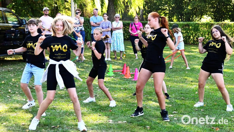 Hip-Hop von Aktiven aus dem Tanzstudio Emotion Dance gehörte zum Stadtteilfest dazu und sorgte für viel gute Laune. Bild: gf