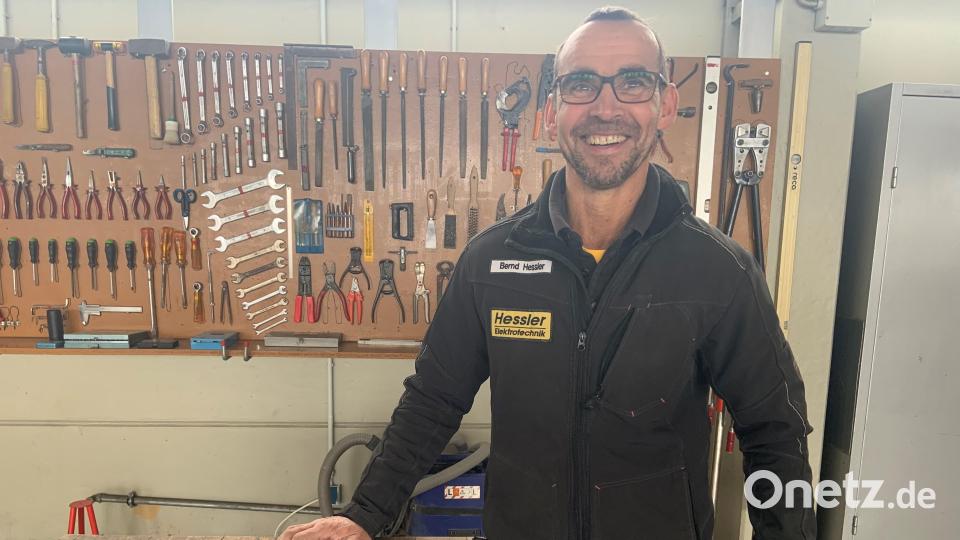 Elektromeister Bernd Heßler ist weiterhin für seine Kunden als Ansprechpartner rund um Installation und Kundendienst da. Bild: Stefanie Roth