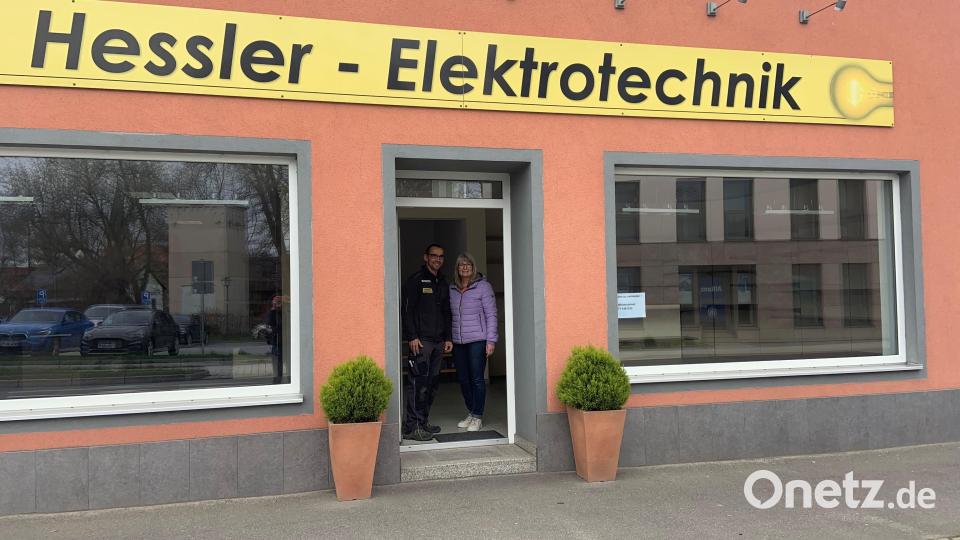 Bald wird von dem Schriftzug "Hessler Elektrotechnik" in Grafenwöhr in der Neuen Amberger Straße 22 nichts mehr zu sehen sein. Bild: Stefanie Roth