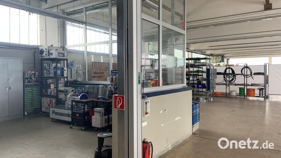 Auf 350 Quadratmeter kann in der Halle nun viel Zubehör gelagert werden. Bild: Stefanie Roth