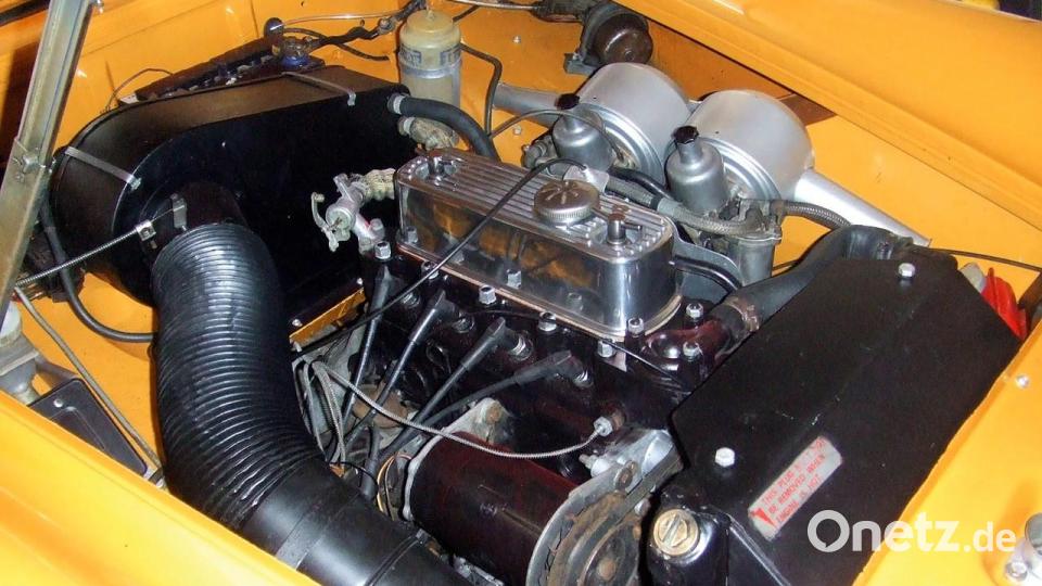 Blick unter die Motorhaube des MG Midget. Der Vierzylinder-Motor mit 1275 Kubikzentimetern Hubraum leistet 65 PS. Bild: Lenz Leberkern/exb