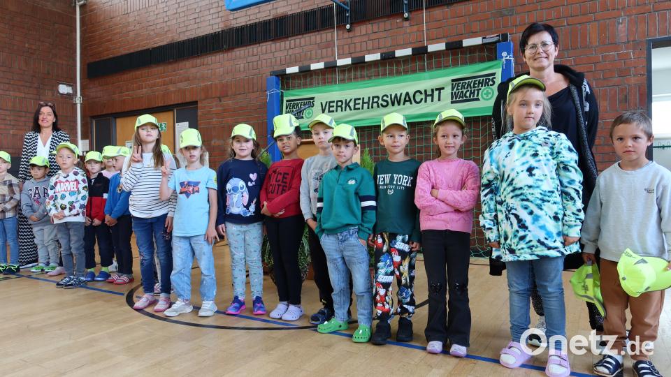 Spannend ist für die Kinder zu hören, dass sich auch Erwachsene im Verkehr nicht immer richtig verhalten. Bild: Kunz