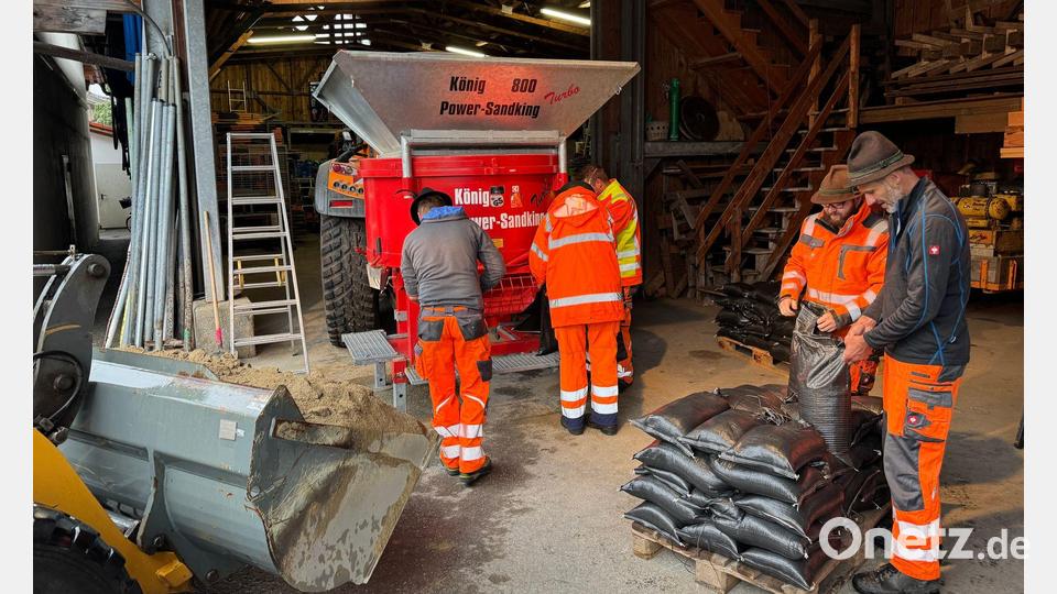 In Bayern bringen die Regenmassen mancherorts Überflutungen mit sich. Bild: Simon Frank/Gemeinde Aschau/dpa