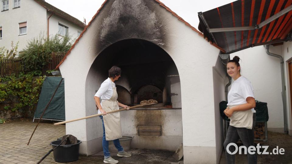 Das frische Brot aus dem Backofen war der Renner. Bild: wel