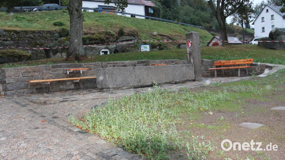 Der "Rentnertrupp" hat bei der Instandsetzung des Brunnes wieder großartiges Engagement an den Tag gelegt. Bild: pi