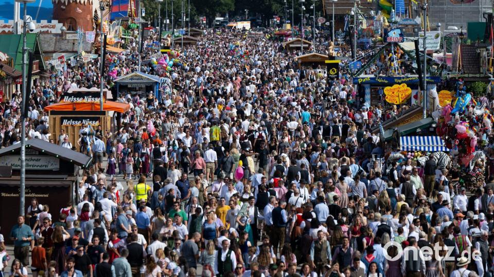 Dichtes Gedränge auf dem Oktoberfest. (Archivfoto) Bild: Sven Hoppe/dpa