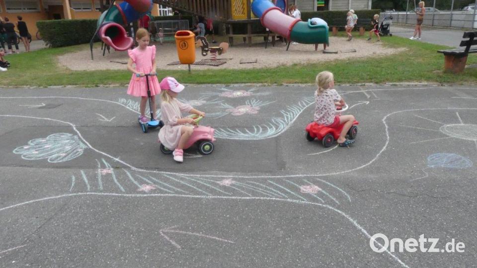 Die Kinder genießen die kreativen abwechslungsreichen Disziplinen. Bild: rn