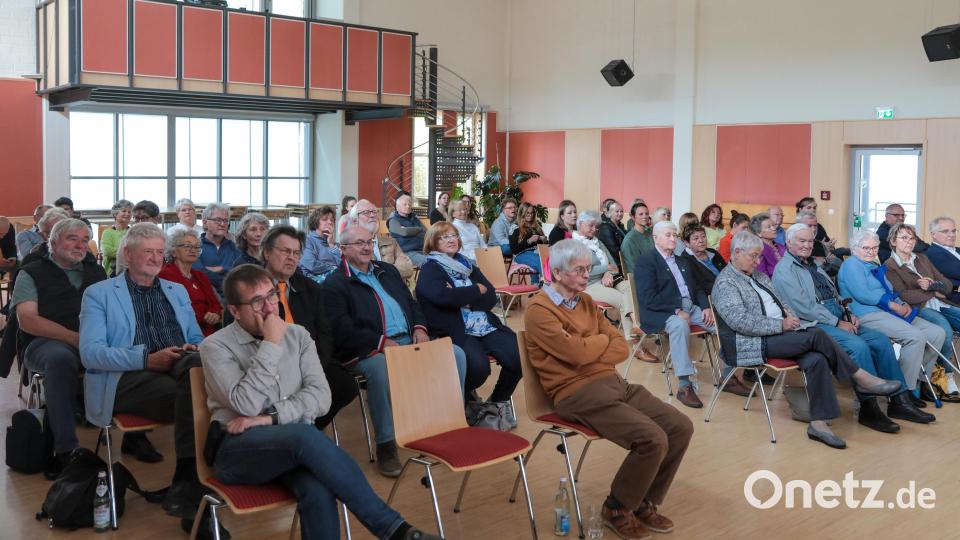 Der Auftakt der Sega-Veranstaltungsreihe &quot;Biografien&quot; lief vor einem zahlreichen Publikum im Saal der Berufsfachschule für Musik. Bild: Wolfgang Steinbacher