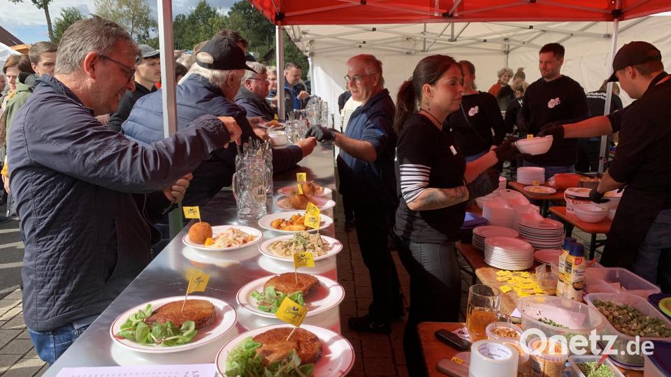 Groß war der Andrang beim vierten Knödelfest der Schützengesellschaft Meerbodenreuth Bild: adj