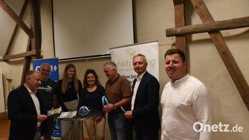 Sie stellten sich einem diskussionsfreudigen Publikum (von links): Schnaittenbachs Bürgermeister Marcus Eichenmüller, Rudi Leitl, Selina und Susanne Kunisch, Herbert Fiebak, Harald Schwartz und Thomas Hottner, der die Veranstaltung moderierte. Bild: nag