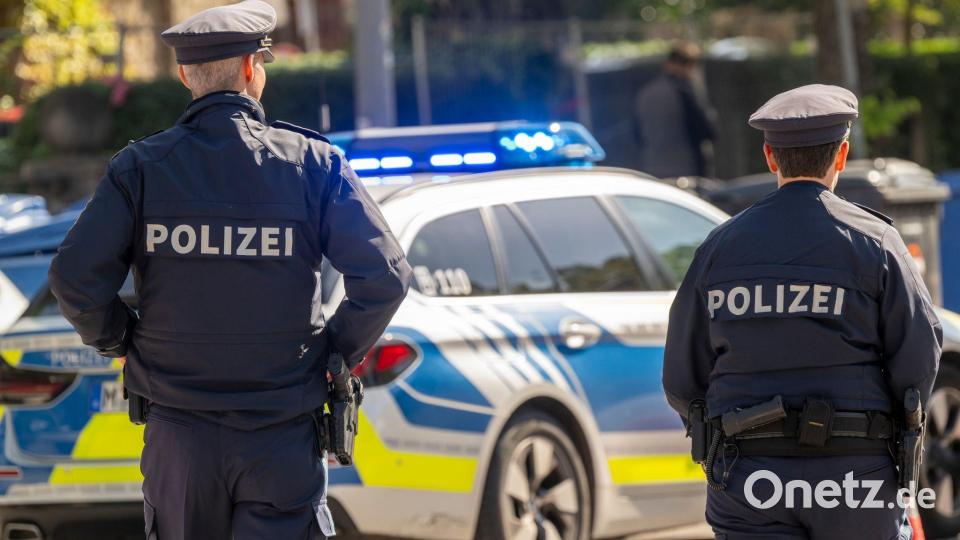 Die Polizei ist mit 600 Beamten im Einsatz. Bild: Peter Kneffel/dpa