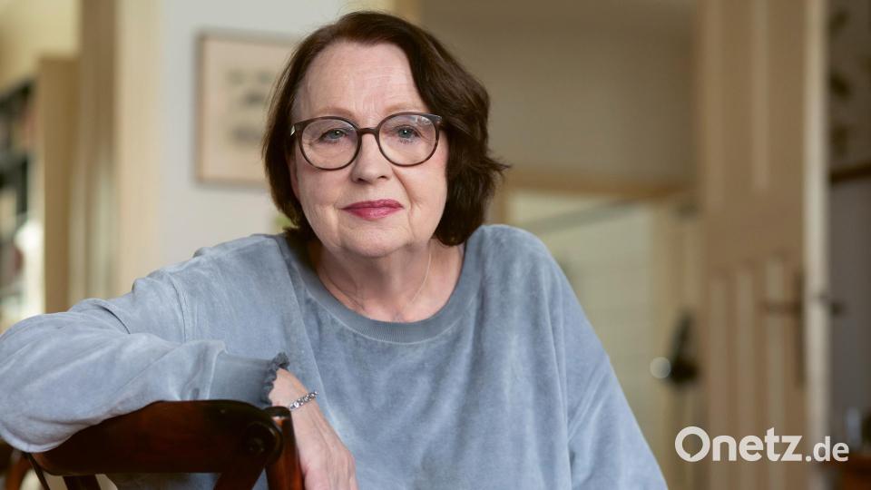Schriftstellerin Katja Lange-Müller stellt ihren neuen Roman &quot;Unser Ole&quot; im Literaturhaus Oberpfalz vor. Bild: Annette Hauschild/OSTKREUZ/exb