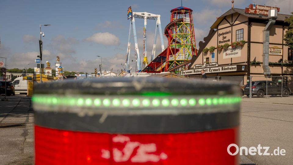 Versenkbare Poller schützen die Zufahrten zum Festgelände. Bild: Peter Kneffel/dpa