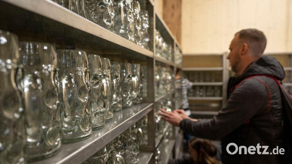 Millionen Liter Bier werden alljährlich auf dem Fest getrunken. Bild: Lennart Preiss/dpa