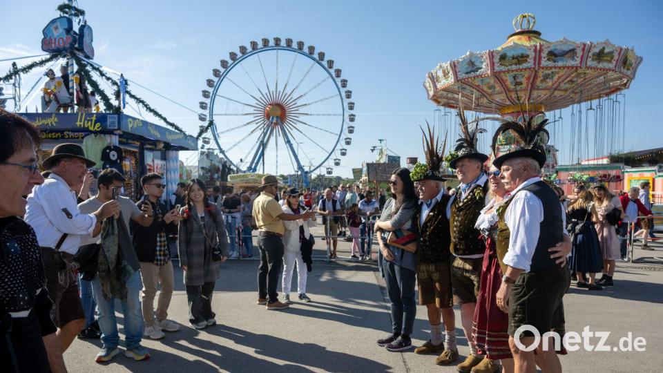 Das Oktoberfest startet bei klassischem Wiesn-Wetter Bild: Stefan Puchner/dpa