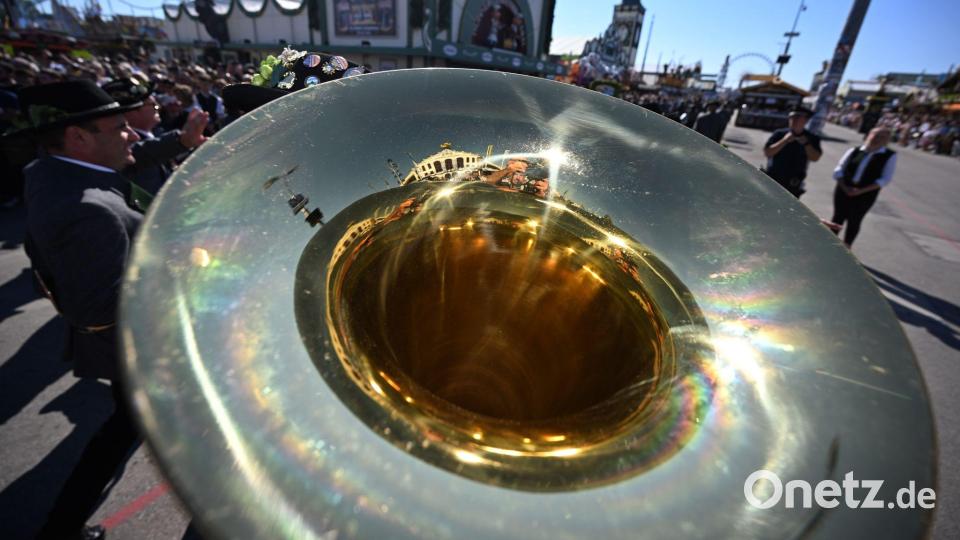 Blasmusik gehört auch zur Wiesn. Bild: Felix Hörhager/dpa