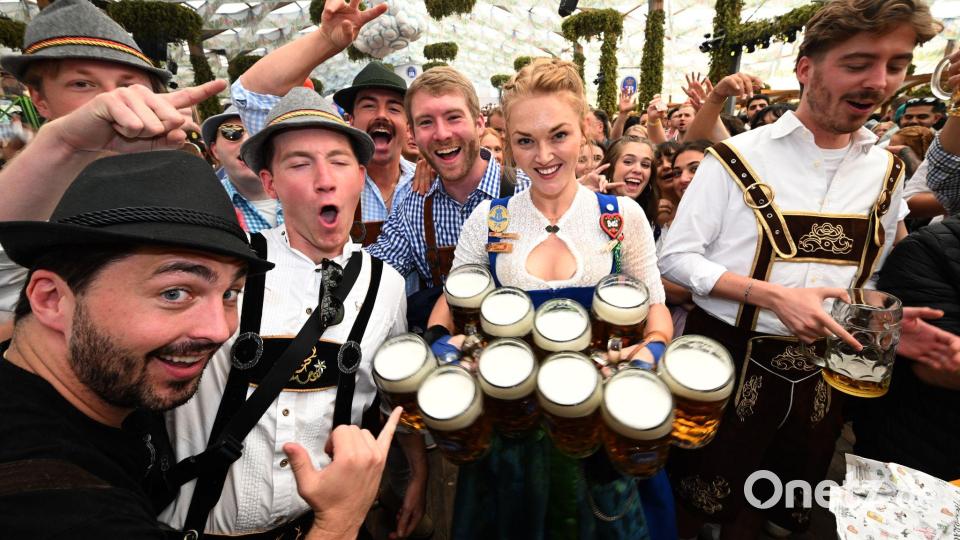 Bier, Bier und nochmals Bier. Bild: Felix Hörhager/dpa
