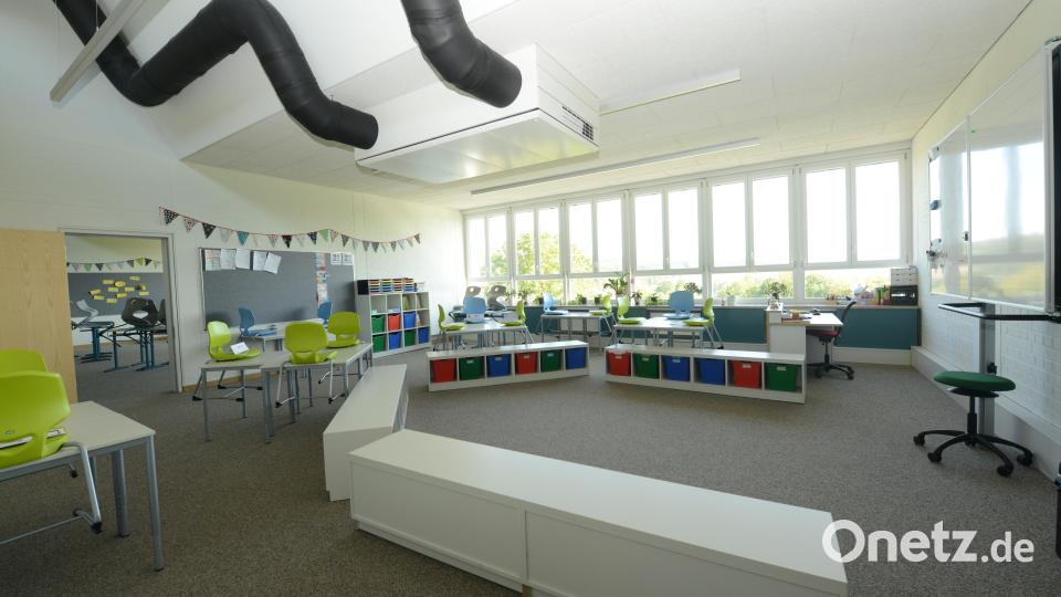 Ein neuer sanierter Schulraum mit Coronagerechter Entlüftung. Bild: bey
