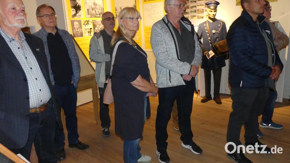 Sie lauschten den Eröffnungsansprachen Bild: rn