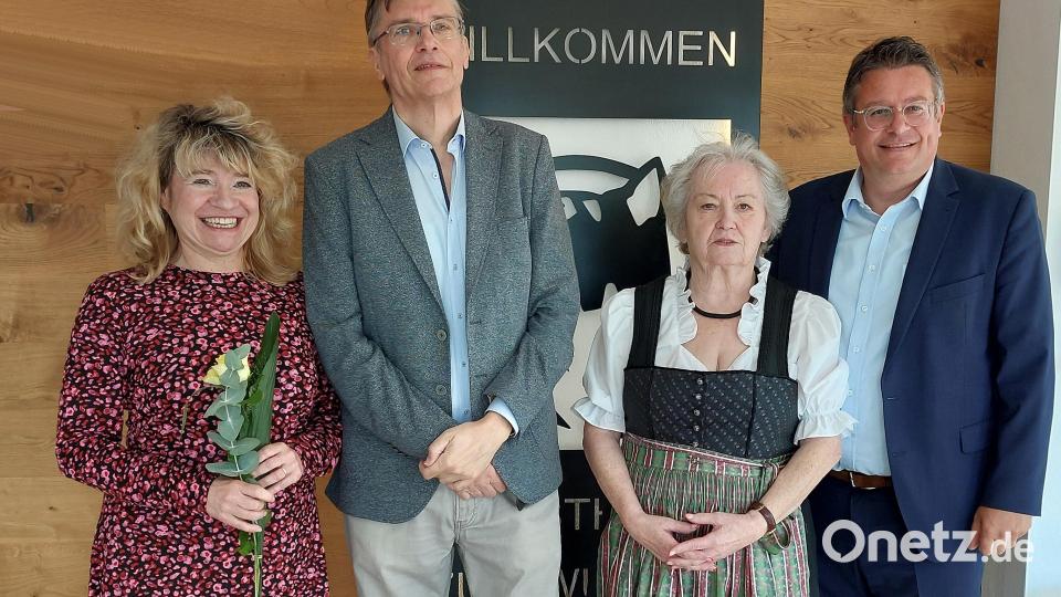 Großer Bahnhof für den scheidenden VdK-Kreisgeschäftsführer Gerhard Spies (volinks ): Anja Krüger (Leiterin Kreisgeschäftsstelle), Gerhard Spies, Marianne Kies-Baldasty (Kreisvorsitzende), Christian Eisenried (Bezirksgeschäftsführer). Bild: mfh