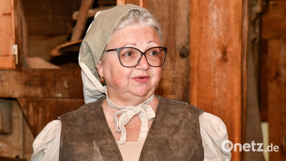 Tag des Wassers in Theuern: Informationen und Aktionen rund um das Thema Wasser. Führung durch die Mühle mit Müllerin Cornelia Platz im Kultur-Schloss Theuern. Bild: Petra Hartl
