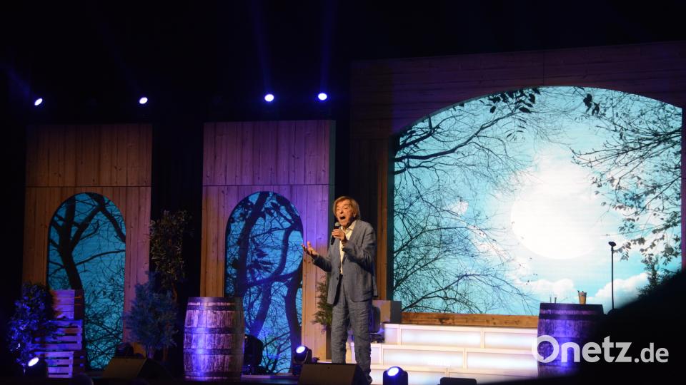Bata Illic legte im ACC einen tollen Auftritt hin. Er begeisterte mit seinen Hits die Besucher, so dass Standing Ovations der sichtbare Dank, die Bravo- und Zugaberufe die hörbare Begeisterung waren. Bild: bey