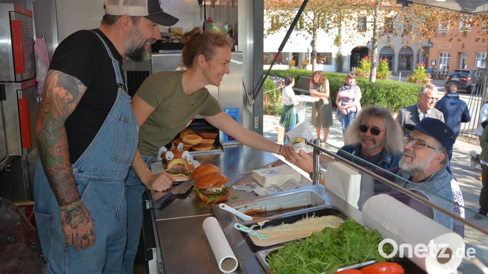 Salina und Giuseppe Messina machten mit dem Bayerntruck am Samstag Station in Tirschenreuth. Bild: jr
